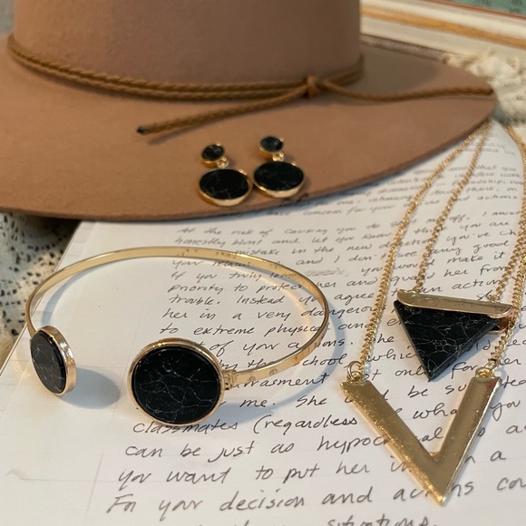 Jewelry three-piece set, necklace,a pair of earrings, and a bracelet - Picture 3 of 6